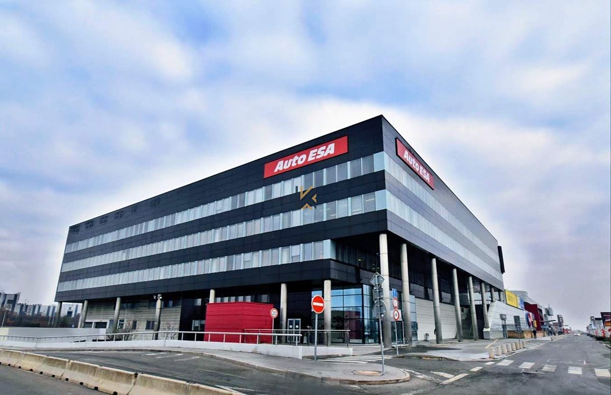Pronájem kanceláře 674 m², Praha – fotka 1 z 3