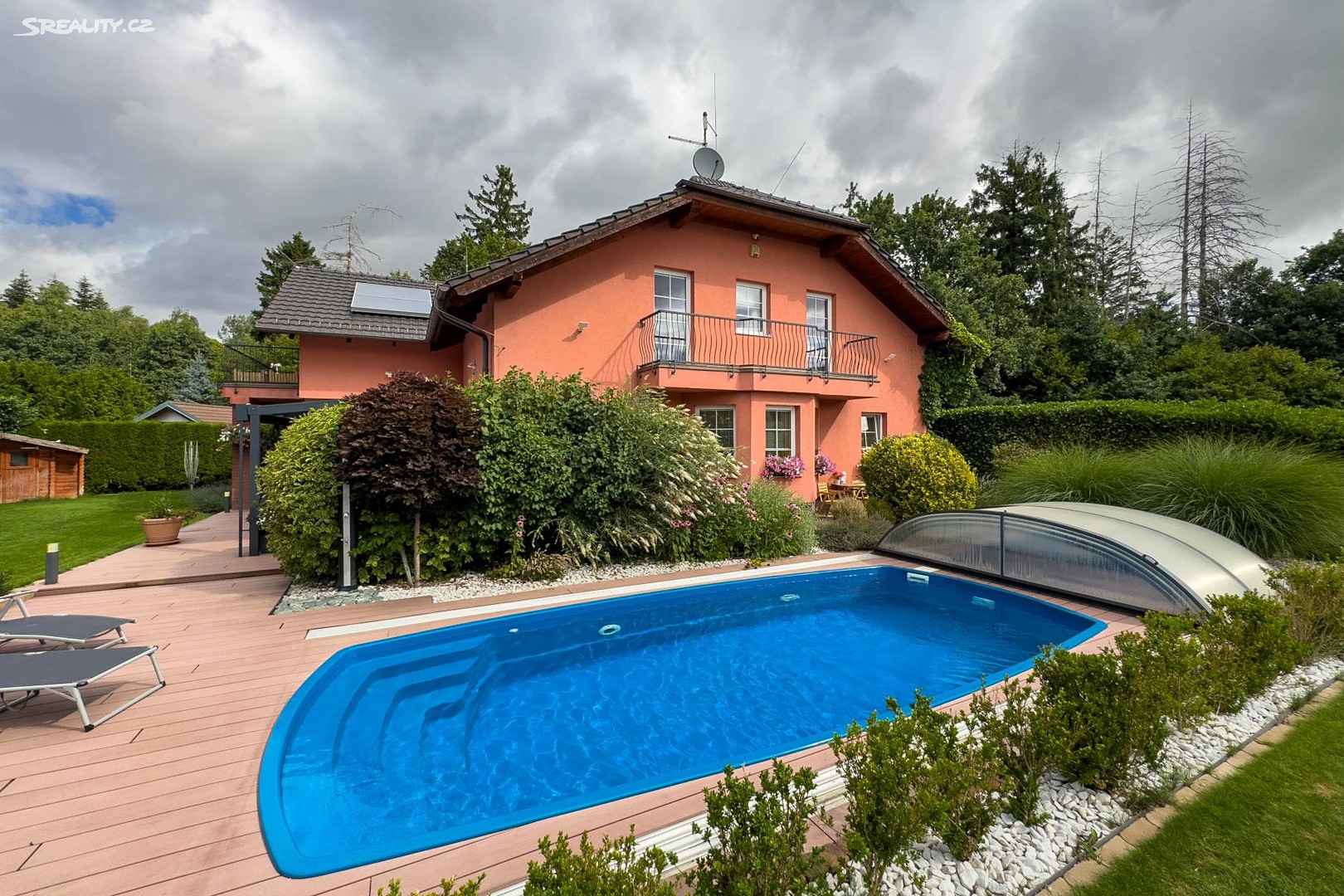 Prodej  rodinného domu 389 m², pozemek 1 118 m² – pohled 2