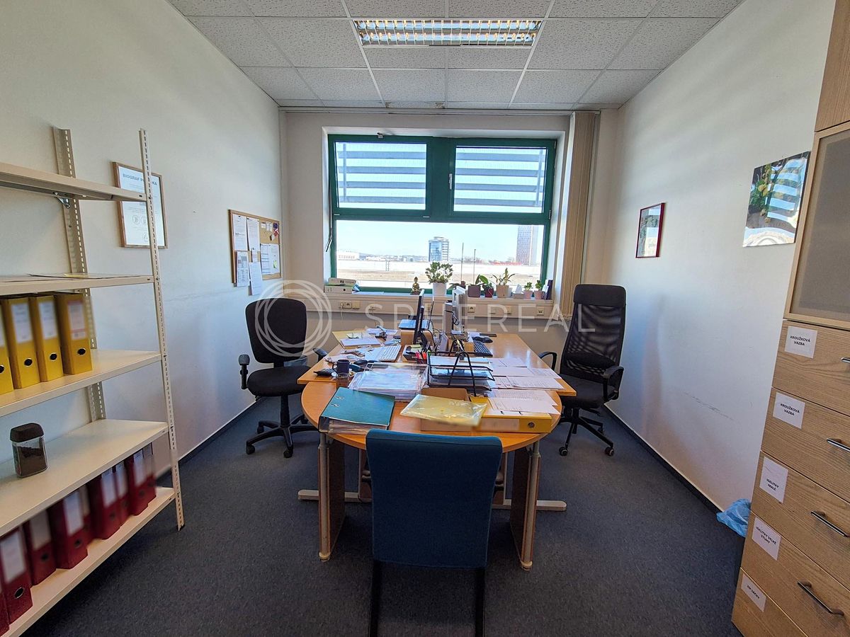 Pronájem kanceláře 173 m² – fotografie 3