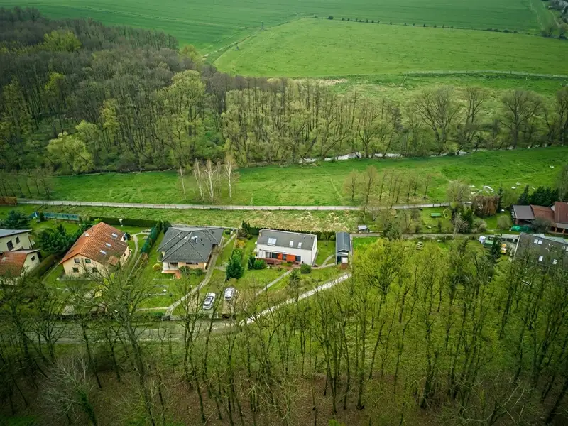 Prodej stavebního pozemku 1378 m², Středokluky – náhled fotky 1