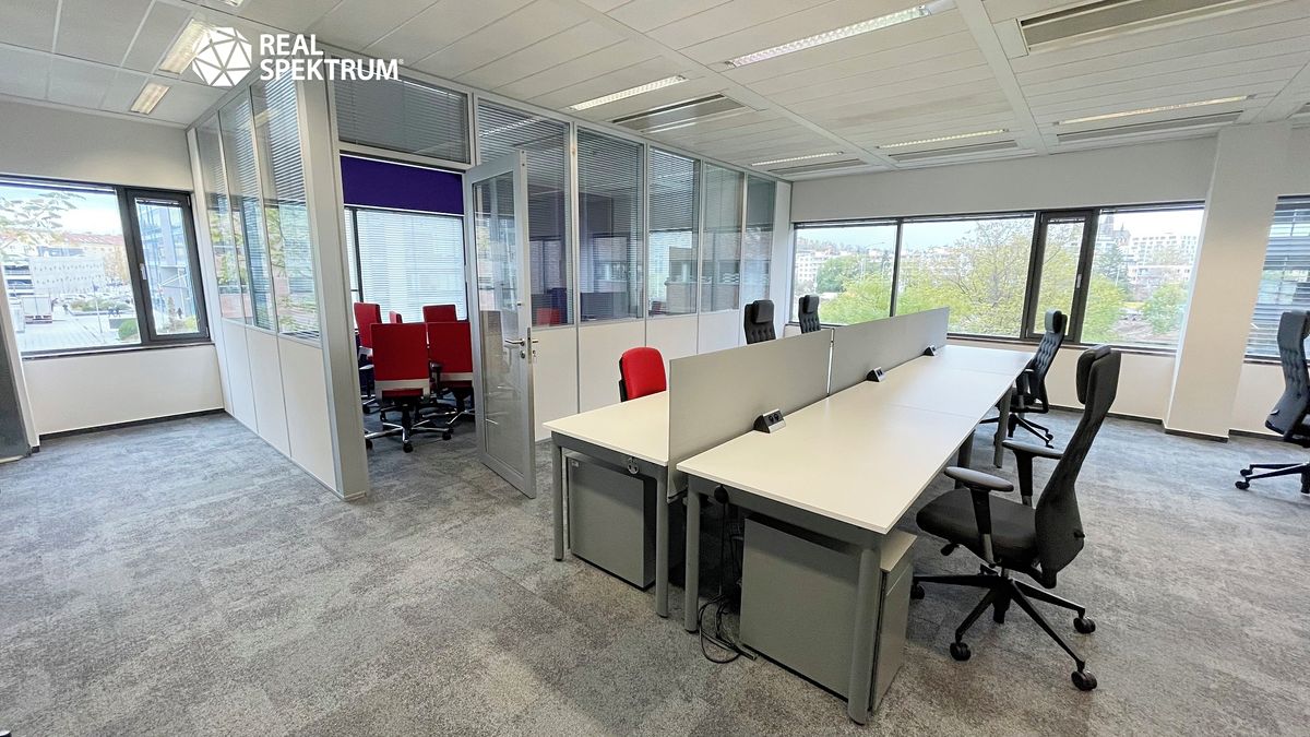 Pronájem kanceláře 872 m² – fotografie 3