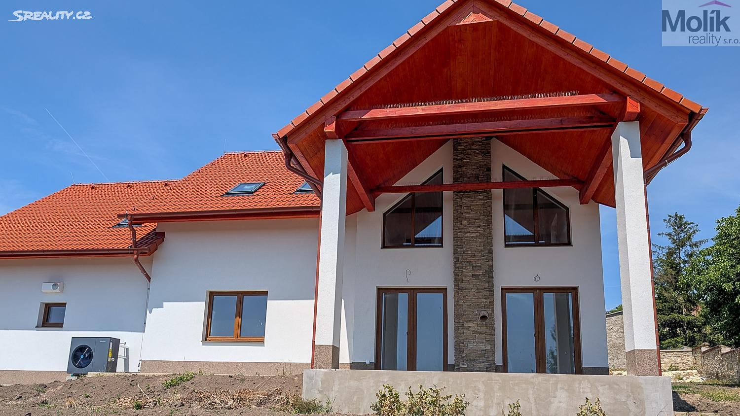 Prodej  rodinného domu 353 m², pozemek 895 m² – pohled 2
