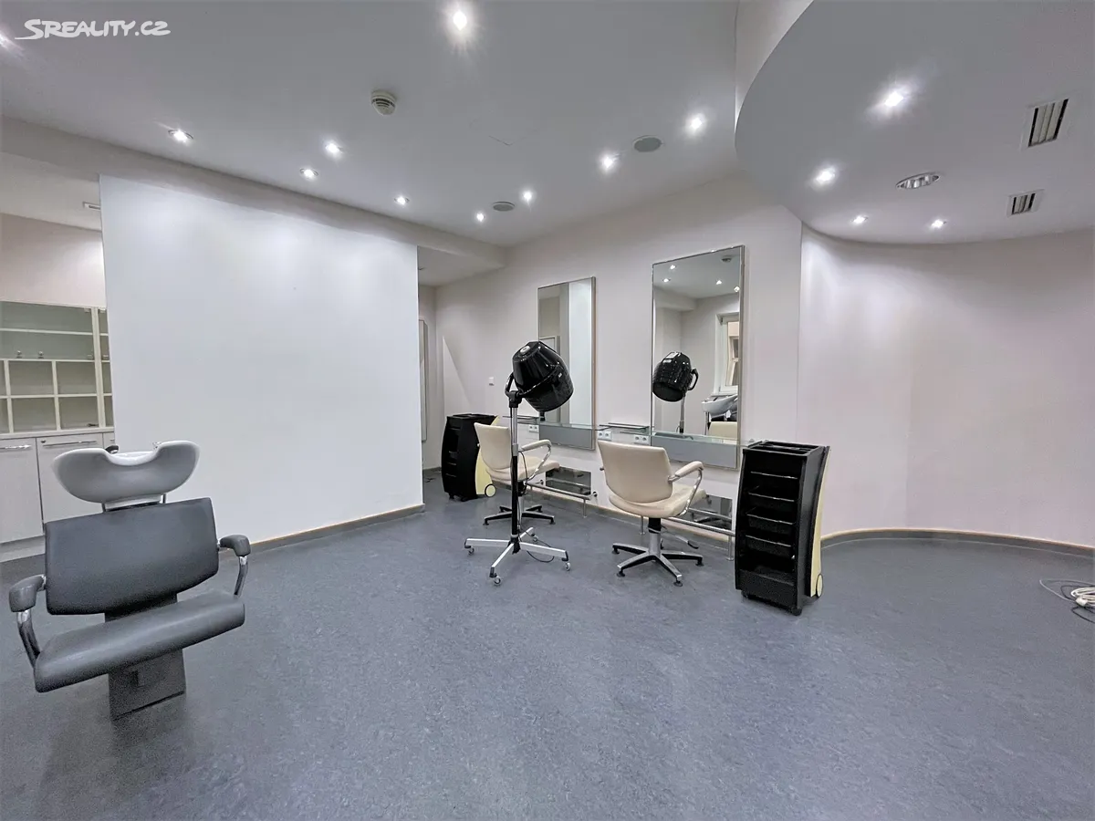 Pronájem obchodního prostoru 131 m², Karlovy Vary