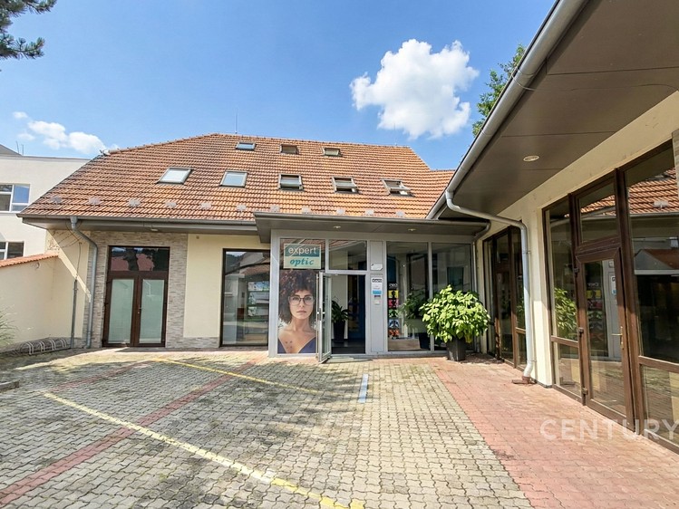 Prodej komerčního prostoru, 758 m² (1 z 23)