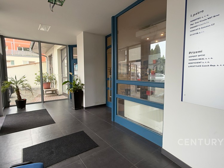 Prodej komerčního prostoru, 758 m² (3 z 23)