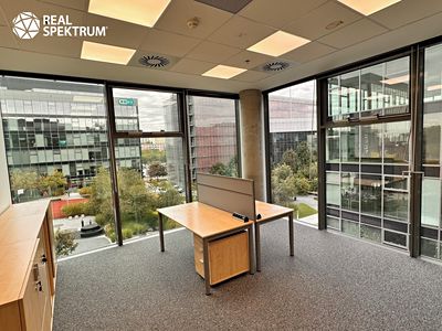 Pronájem kanceláře 684 m²