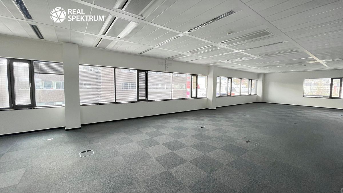 Pronájem kanceláře 872 m²