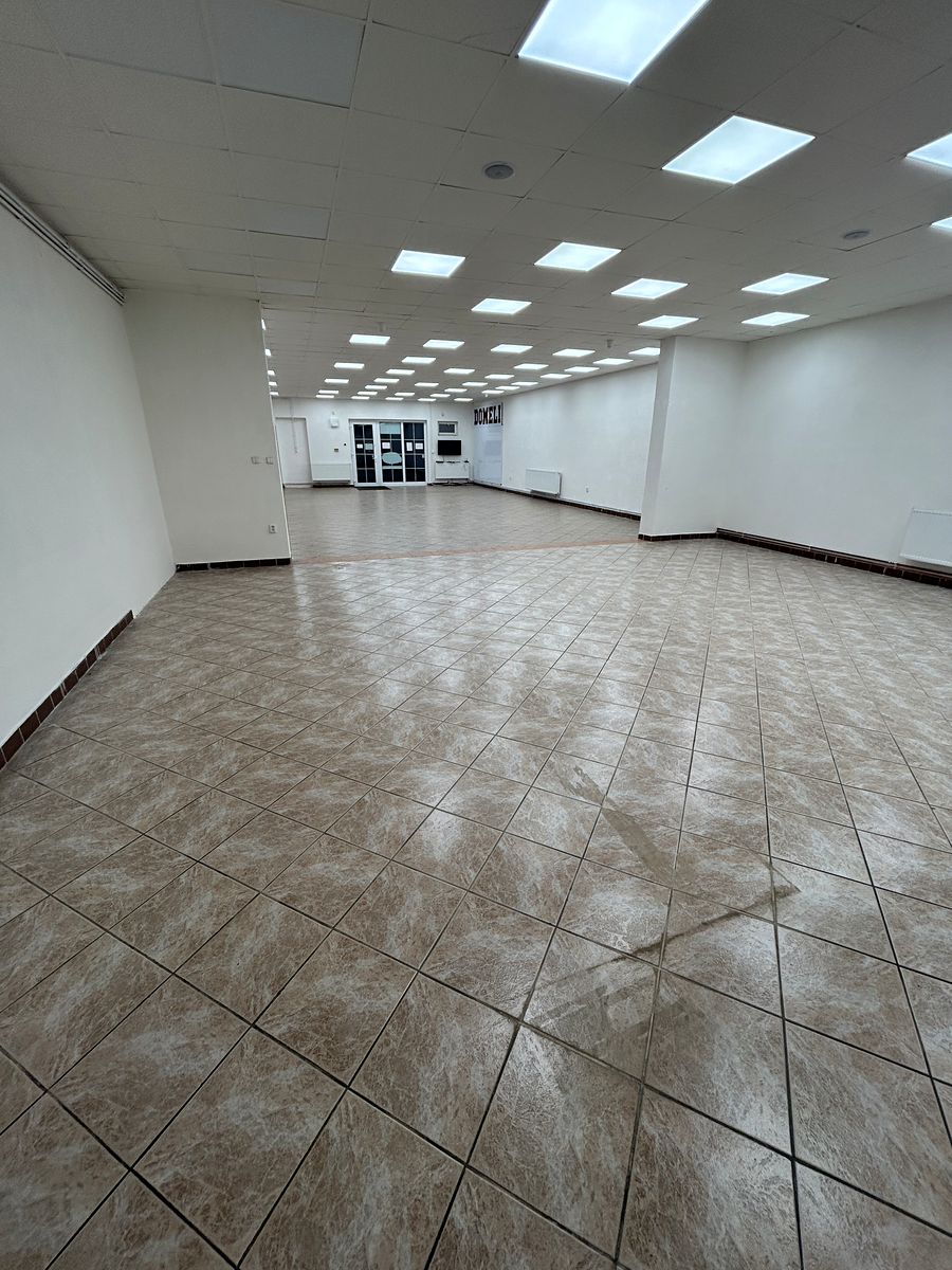 Pronájem obchodního prostoru 550 m²
