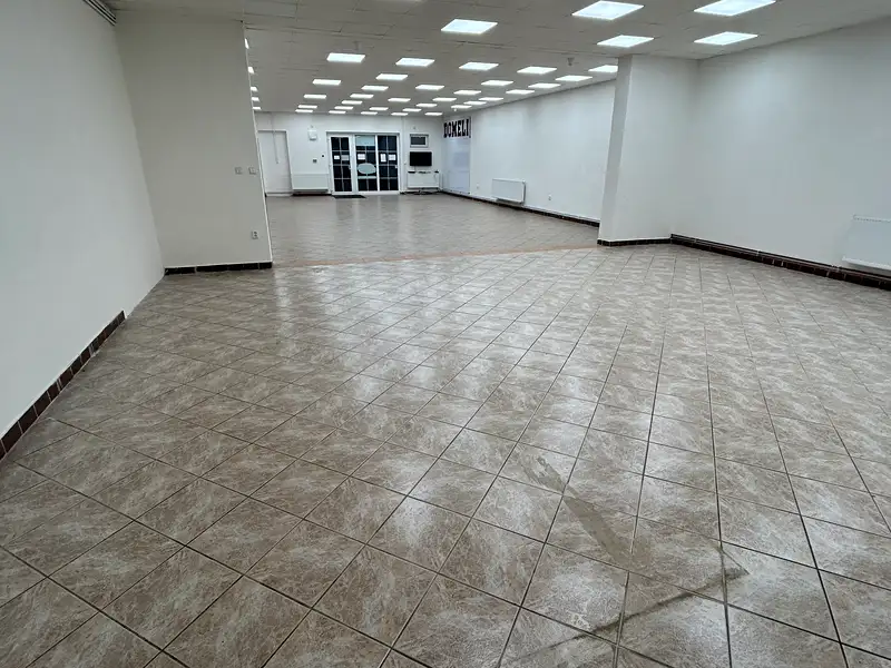 Pronájem obchodního prostoru 550 m², Žatec – náhled fotky 1