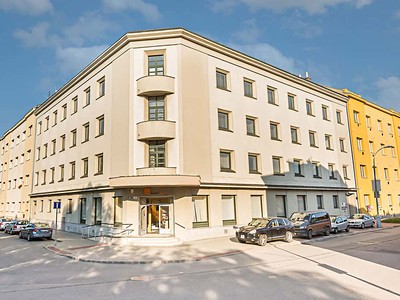 Pronájem garážového stání 13 m²