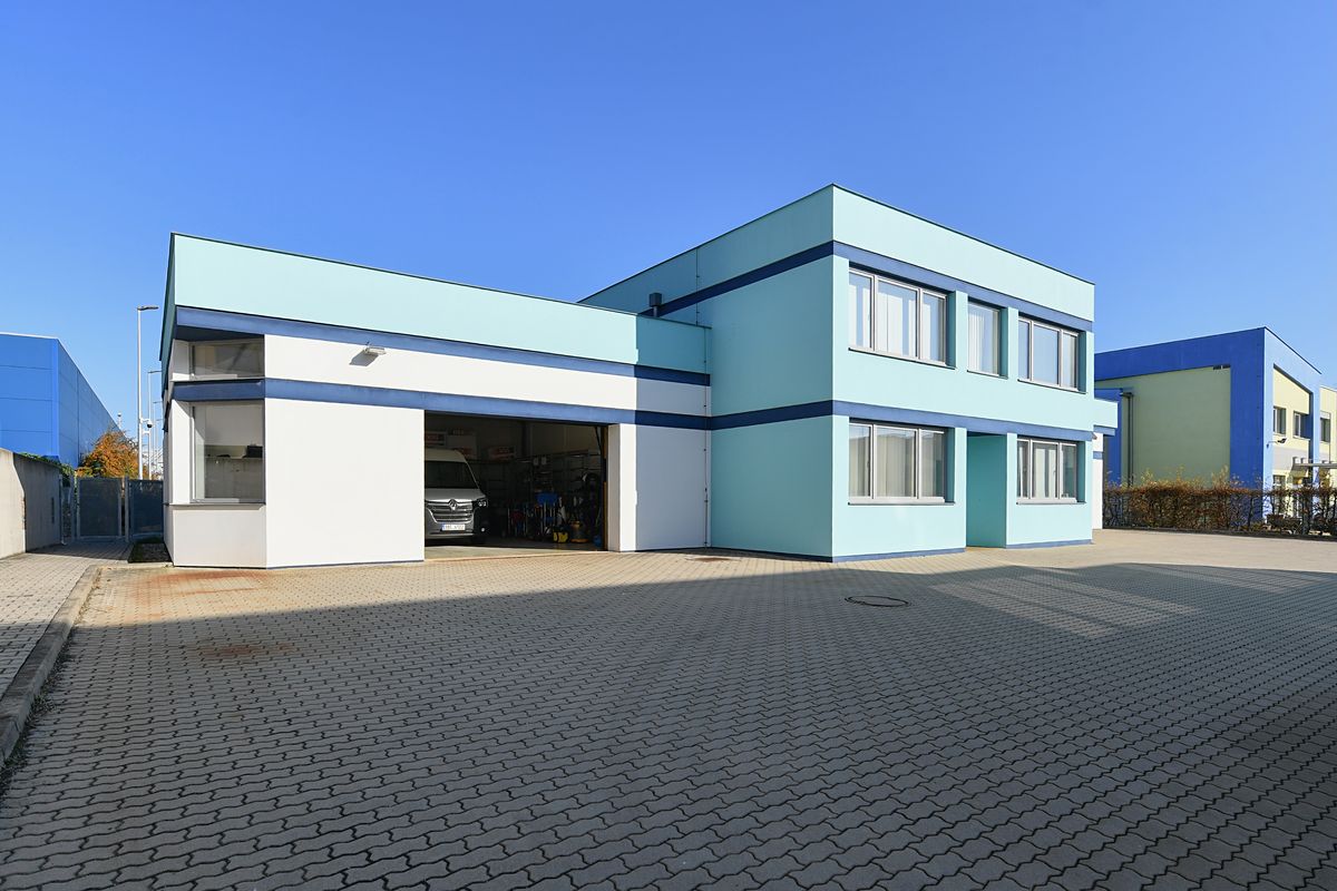 Prodej obchodního prostoru 1390 m²