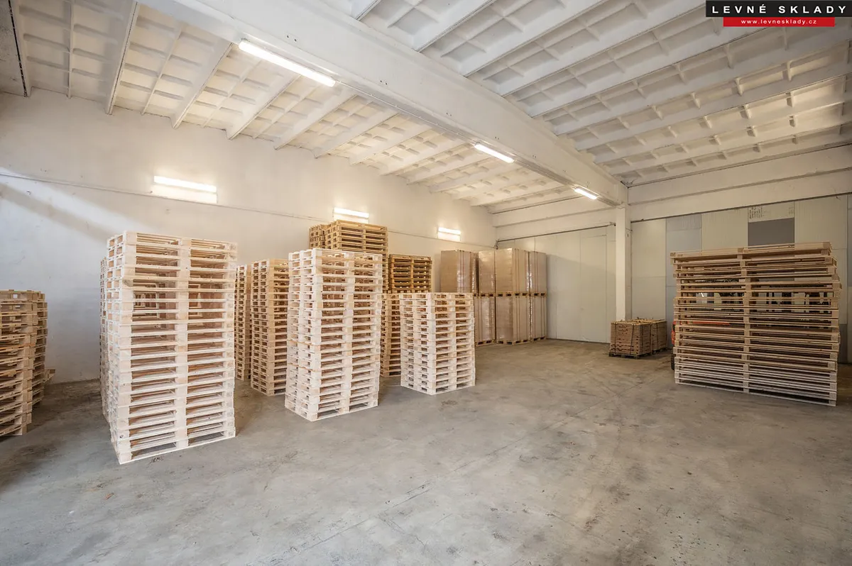 Pronájem skladového prostoru 180 m²