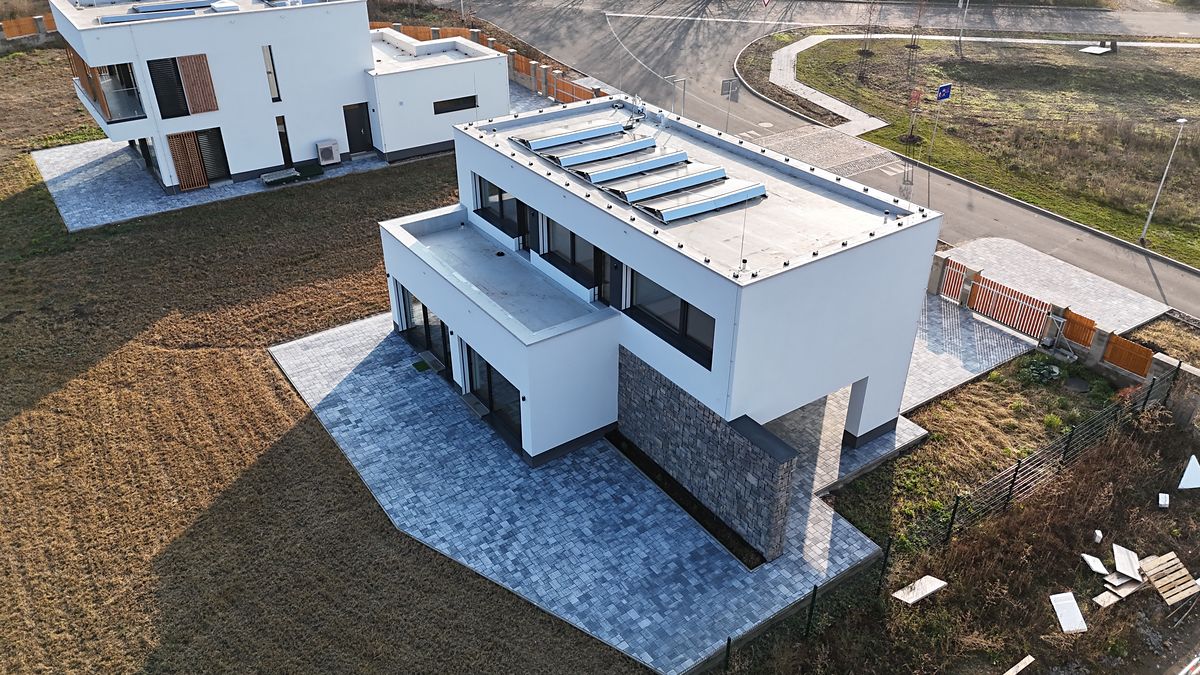 Prodej rodinného domu 191 m², pozemek 1077 m² – fotografie 2