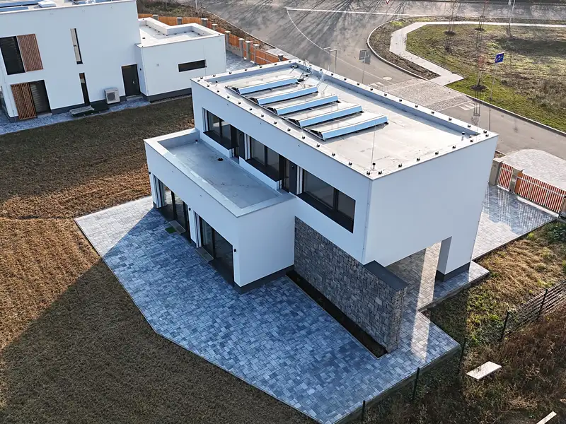 Prodej rodinného domu 191 m², pozemek 1077 m², Louny – náhled fotky 2
