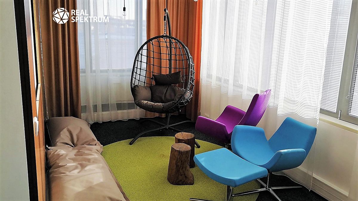 Pronájem kanceláře 397 m² – fotografie 2