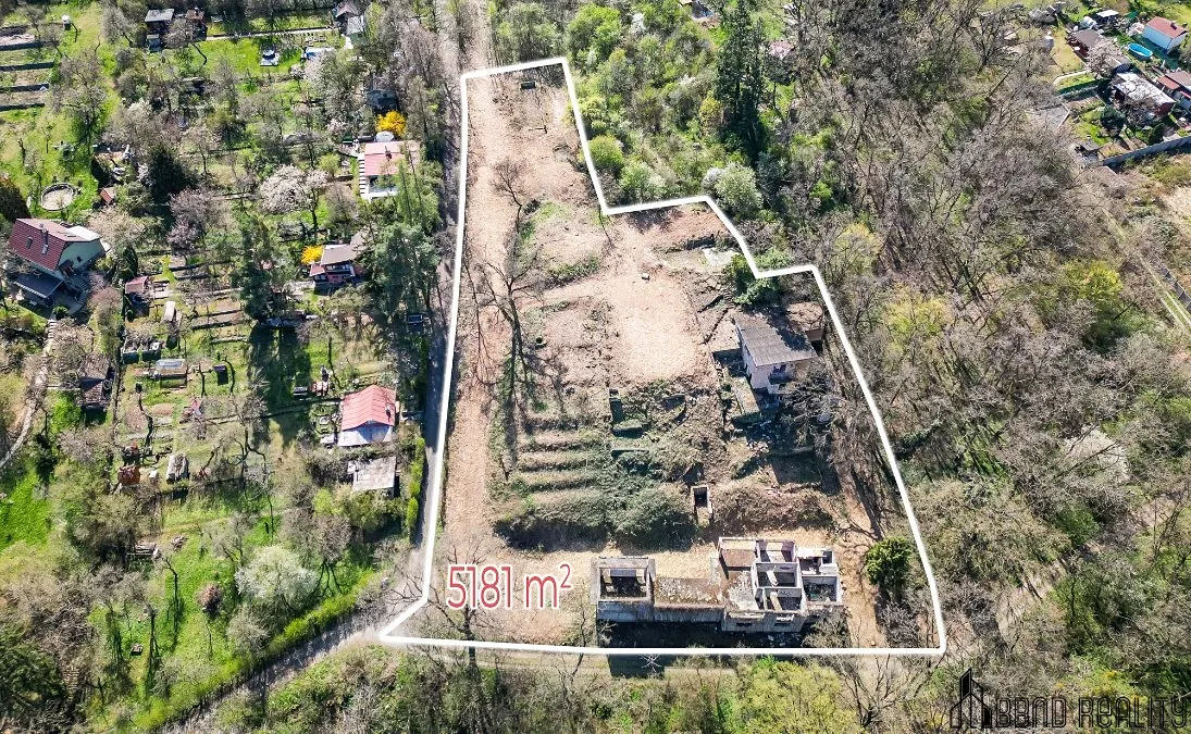 Prodej stavebního pozemku 5181 m² — fotografie 2
