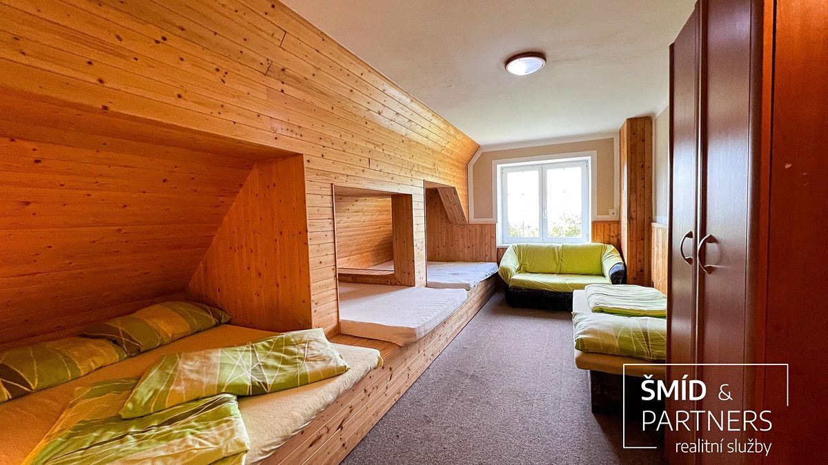 Prodej rodinného domu 788 m², pozemek 2996 m² – fotografie 3