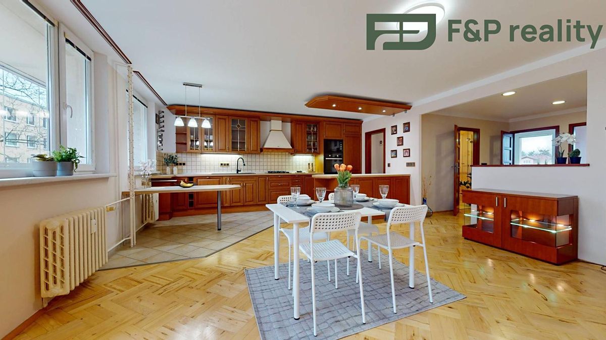 Prodej bytu 6 pokojů a více 130 m²