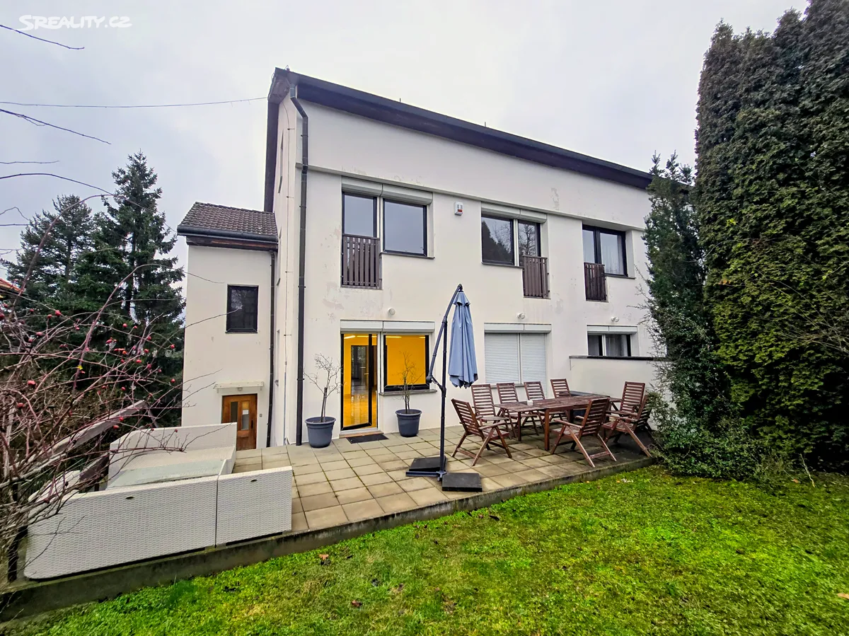 Pronájem rodinného domu 380 m², pozemek 1140 m², Praha