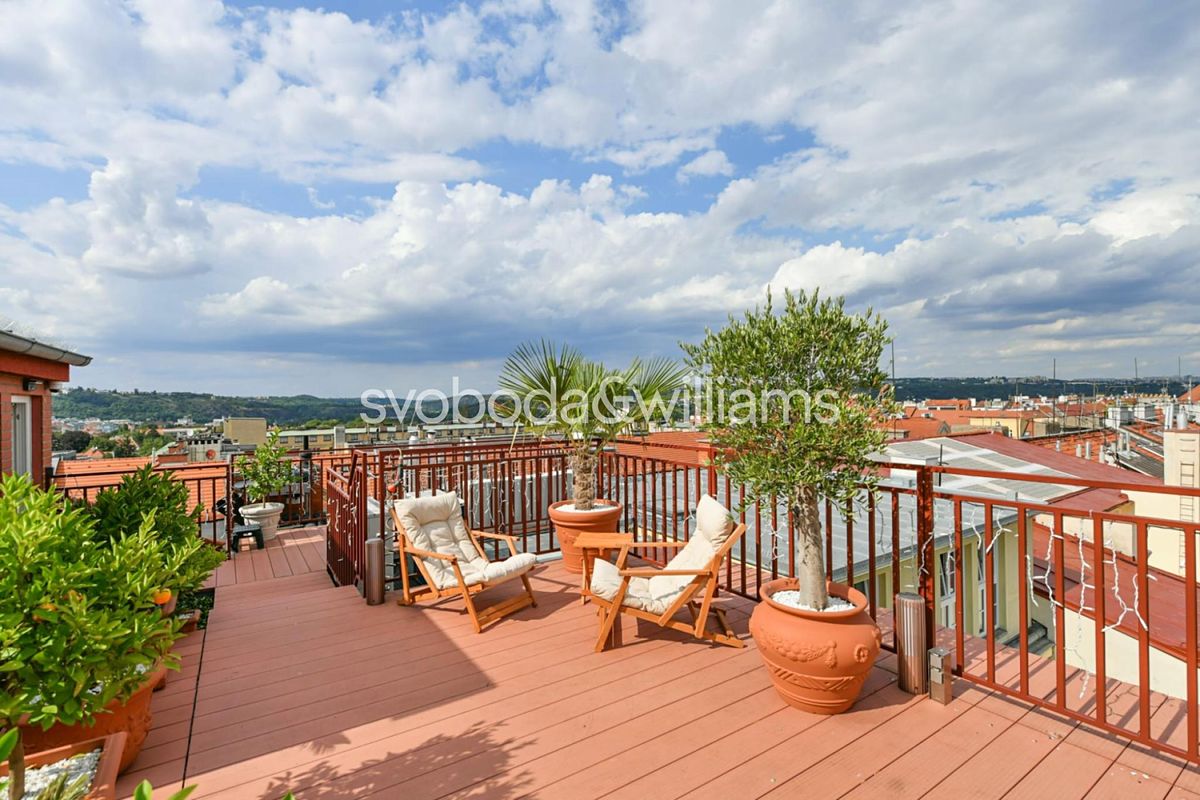 Prodej bytu 6 pokojů a více 240 m²