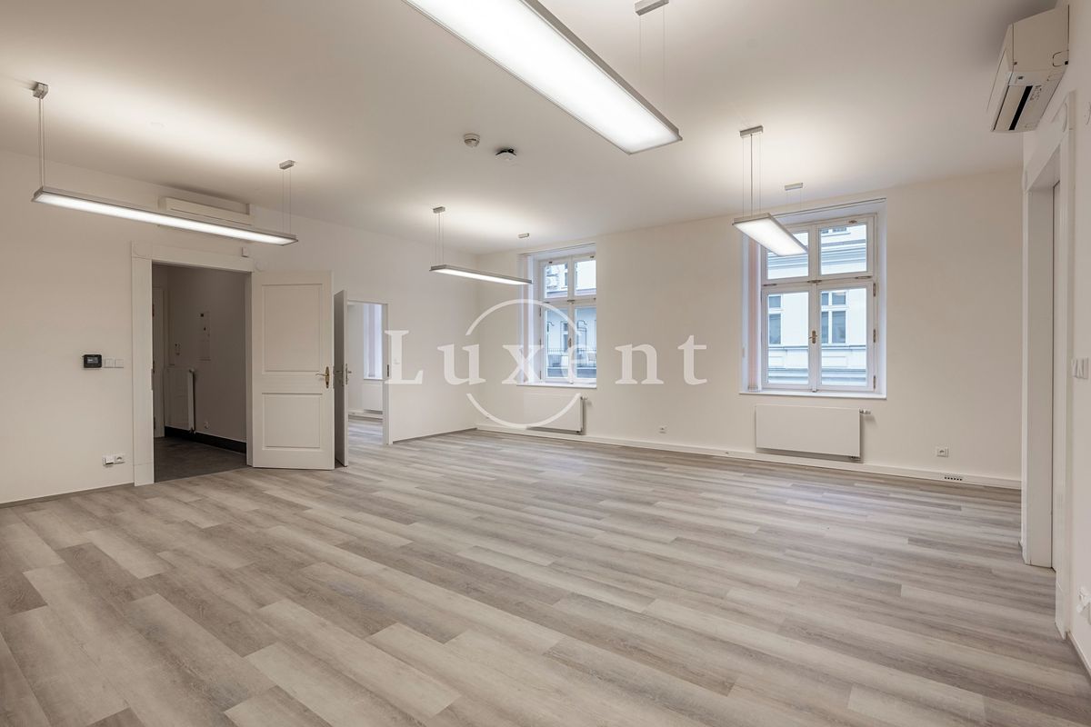 Pronájem kanceláře 156 m² – fotografie 3