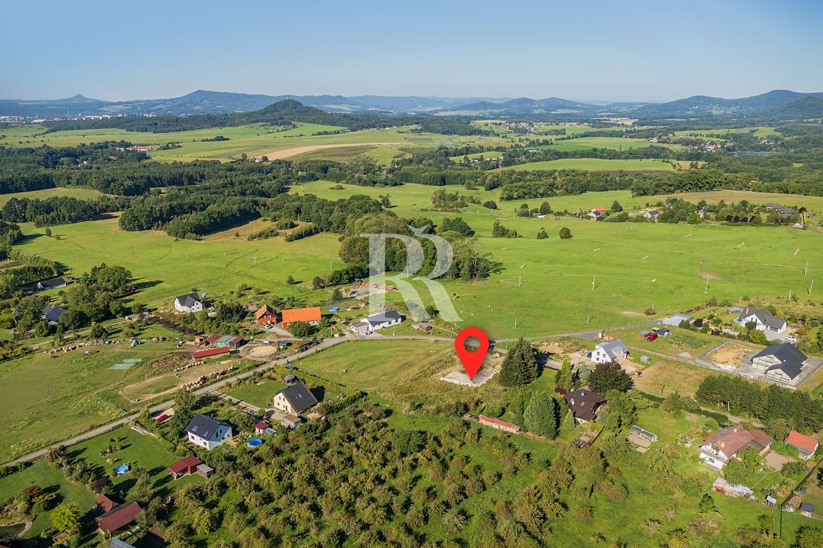 Prodej stavebního pozemku 2412 m² – fotografie 2