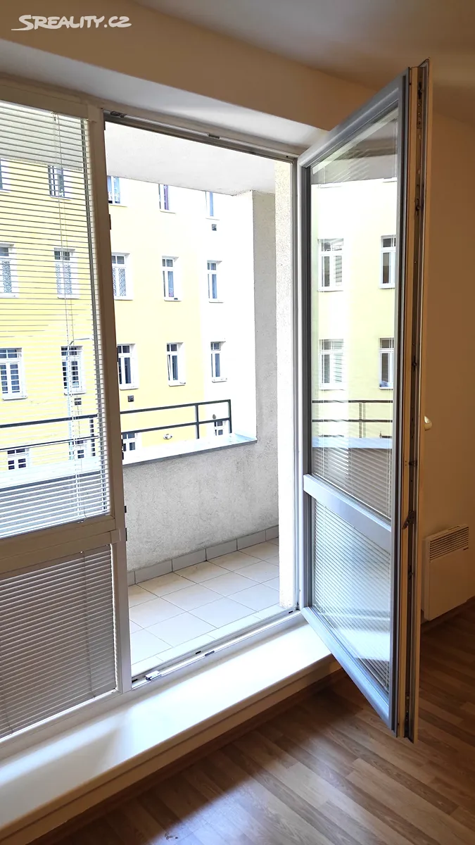 Pronájem bytu 1+kk 43 m² – pohled 3