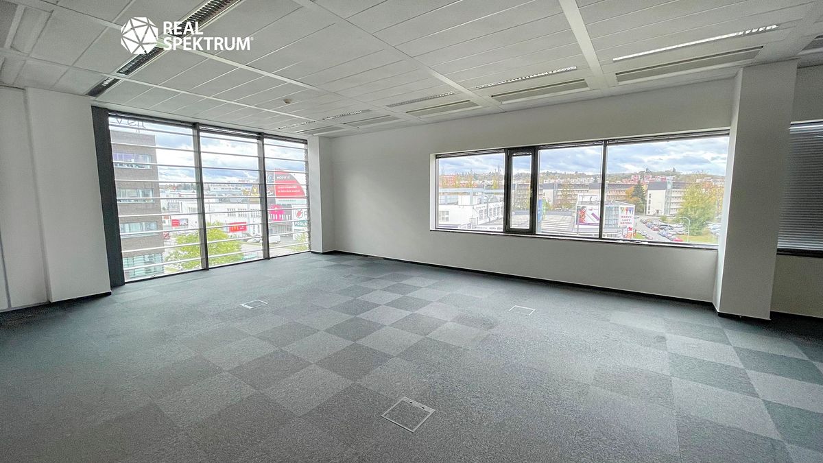 Pronájem kanceláře 872 m² – fotografie 3