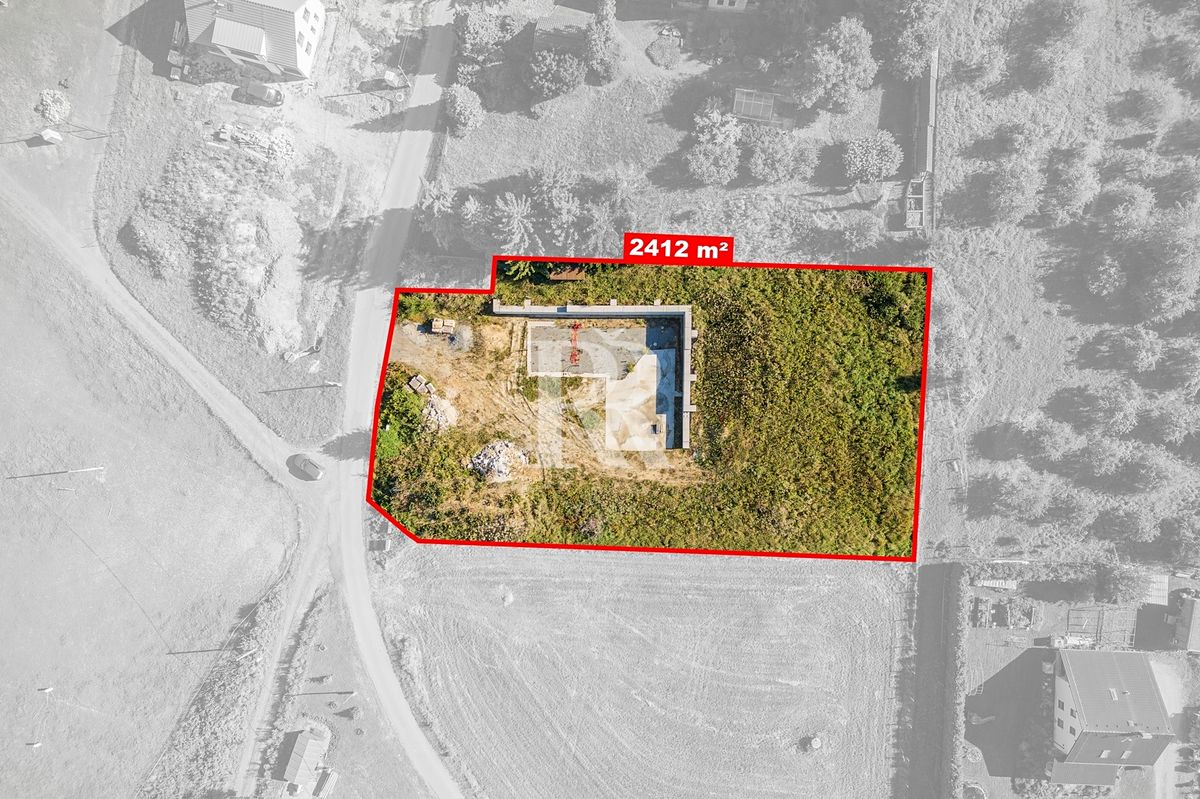 Prodej stavebního pozemku 2412 m² – fotografie 3
