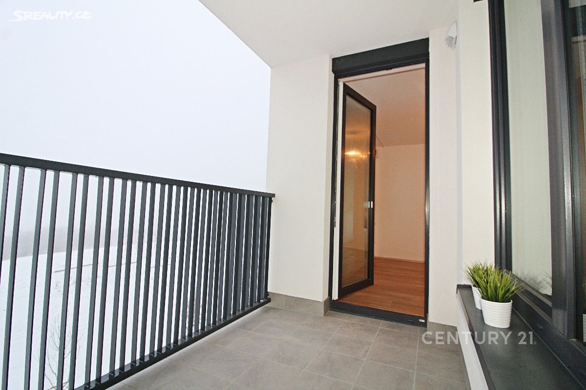 Pronájem bytu 2+kk 53 m² – pohled 2