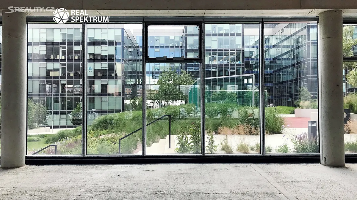 Pronájem kanceláře 557 m²