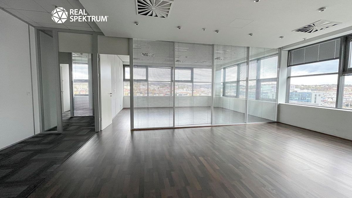 Pronájem kanceláře 829 m²