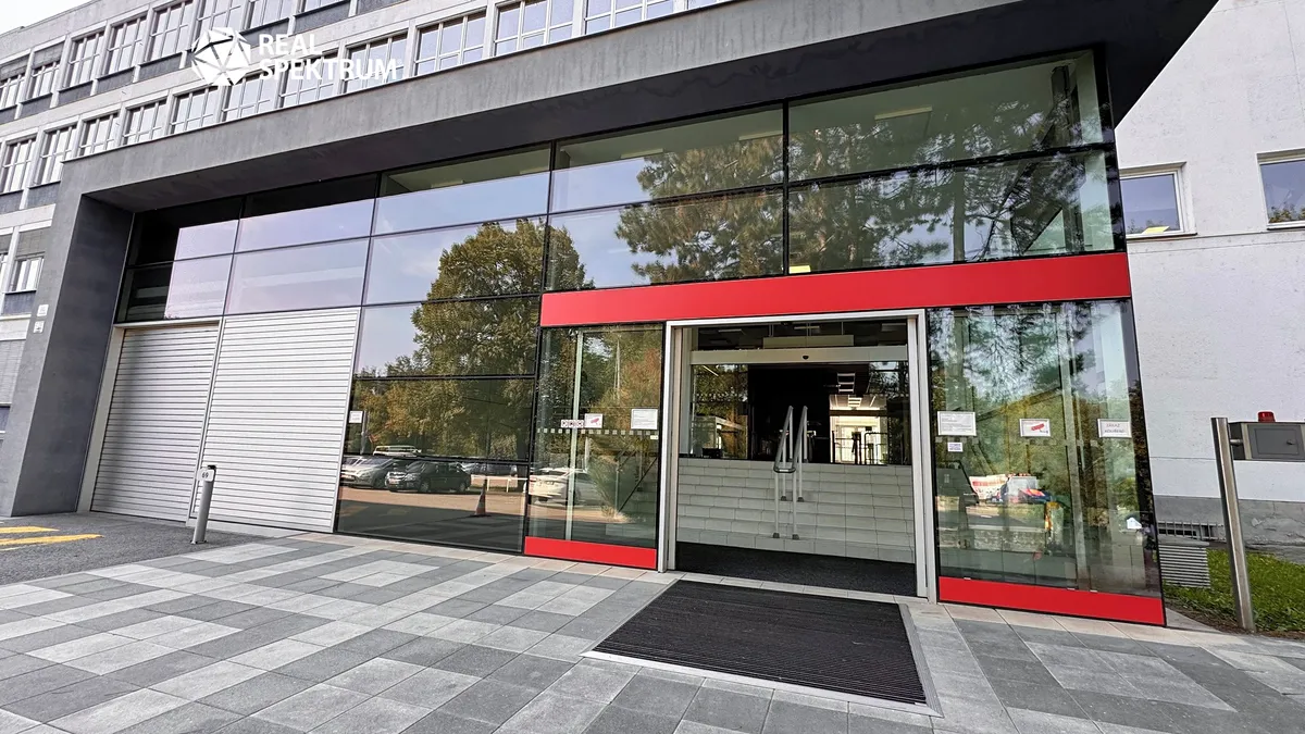 Pronájem kanceláře 313 m²