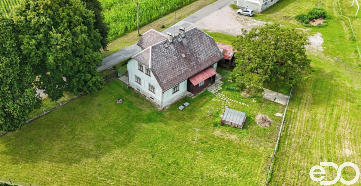 Prodej rodinného domu 253 m², pozemek 1339 m² – fotografie 2
