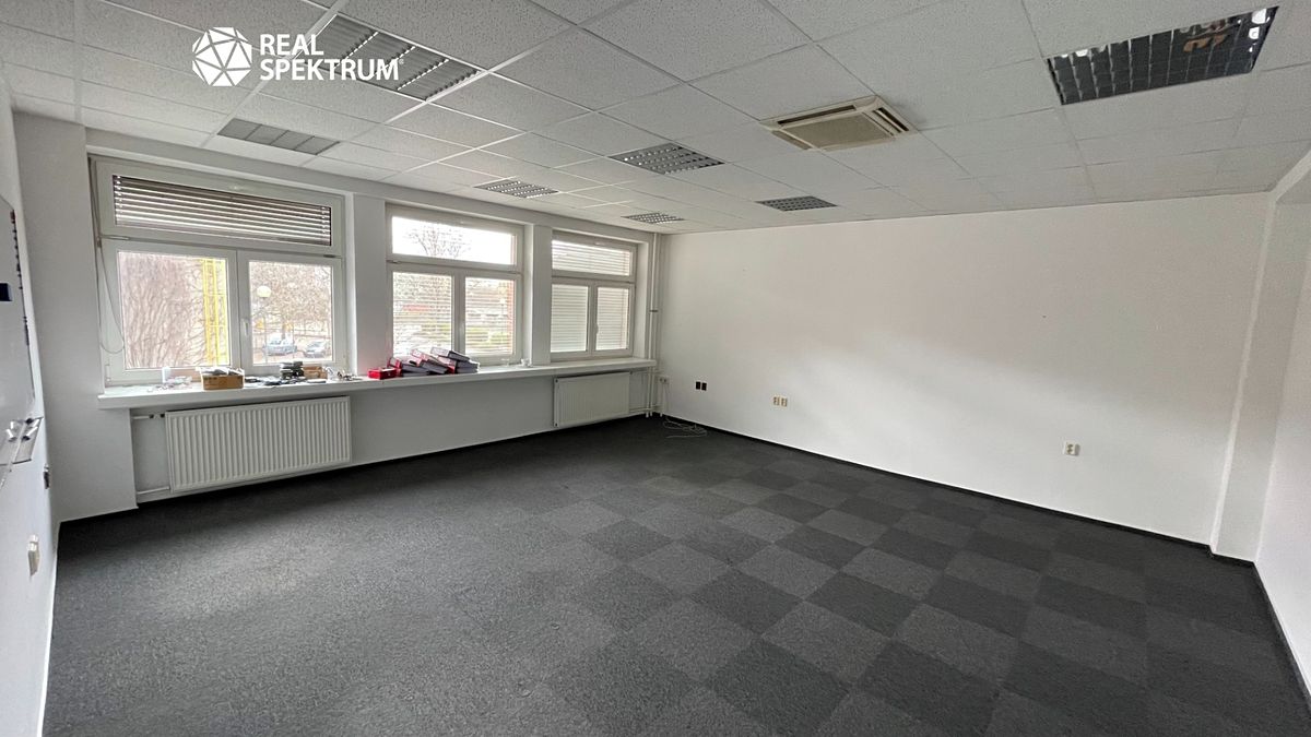 Pronájem kanceláře 758 m² – fotografie 3