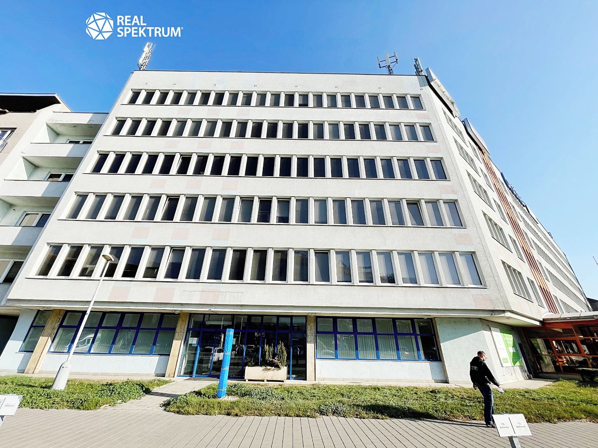 Pronájem kanceláře 470 m²