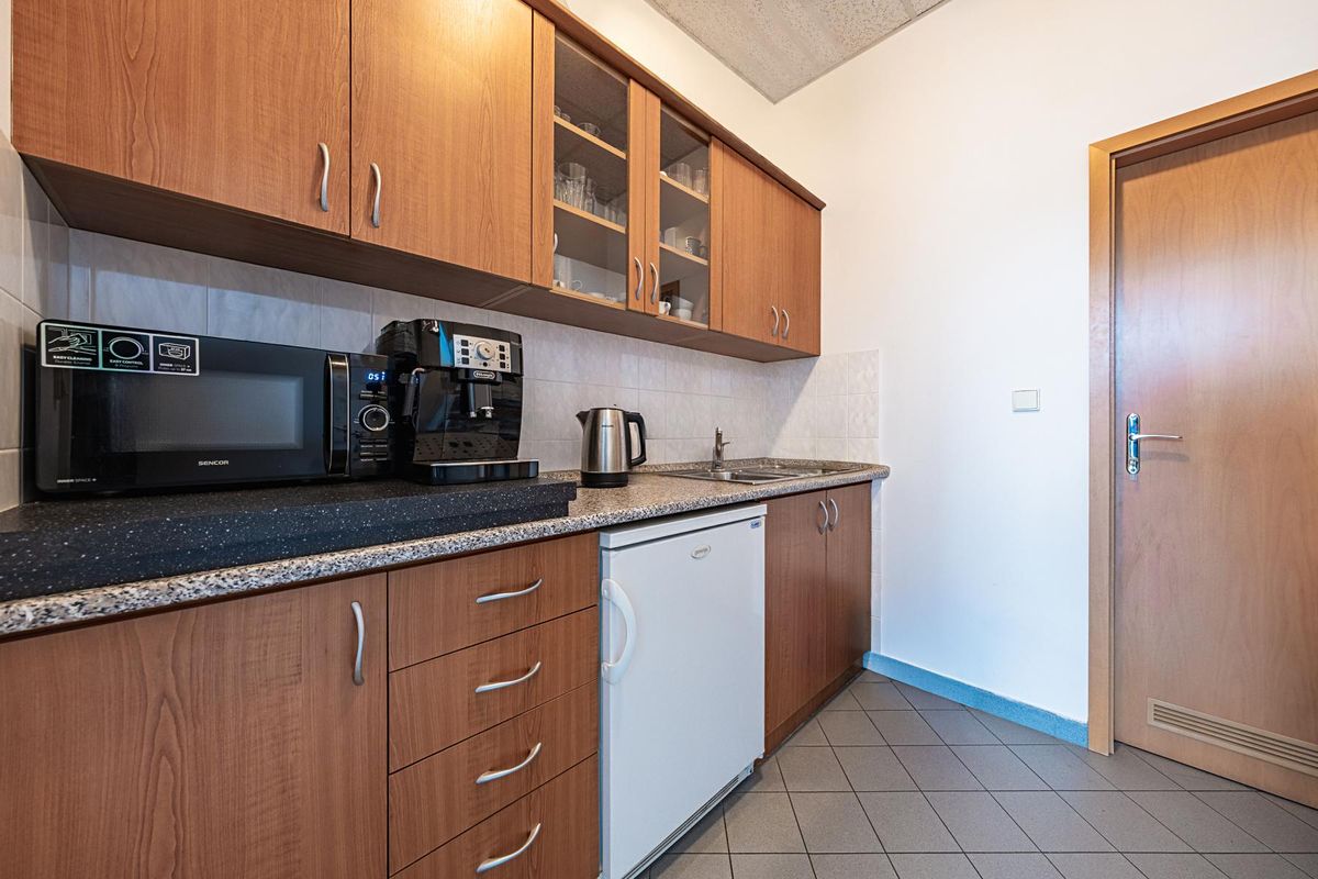 Pronájem kanceláře 51 m² – fotografie 3
