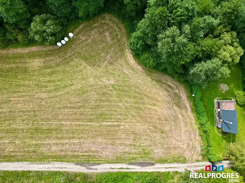 Prodej pozemku 1011 m², Ochoz u Brna – náhled fotky 3