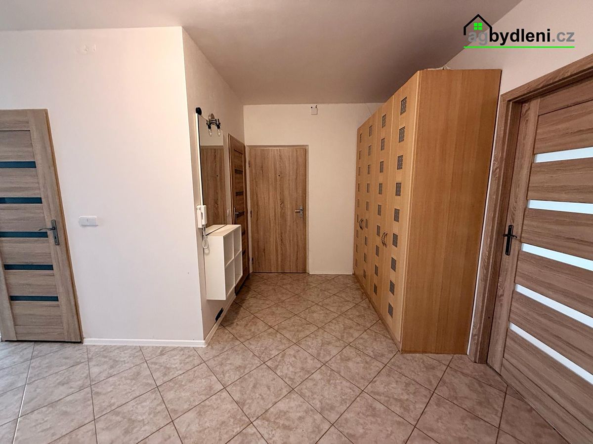 Pronájem bytu 2+1 60 m² – fotografie 3