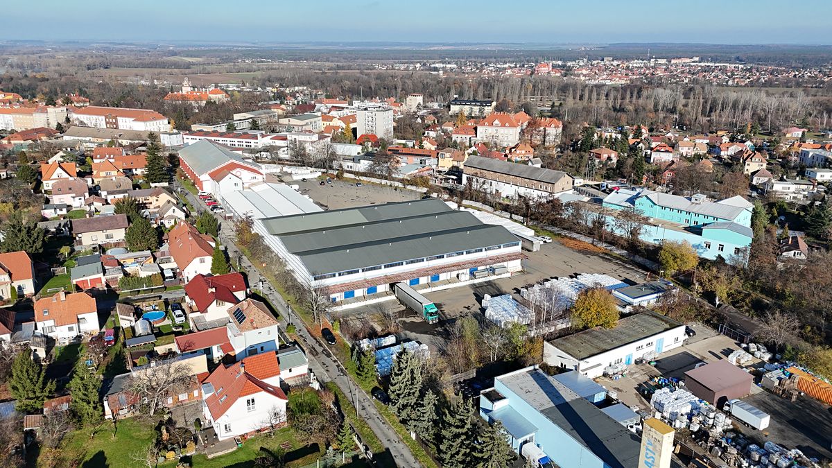 Pronájem skladového prostoru 7928 m²