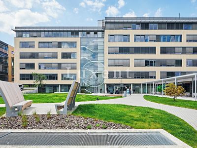 Pronájem kanceláře 516 m²
