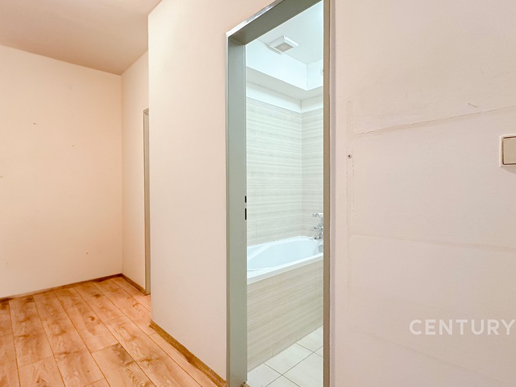 Pronájem bytu 1+kk, 38 m² (8 z 9)