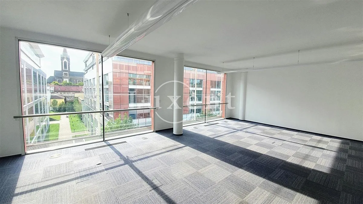 Pronájem kanceláře 416 m²