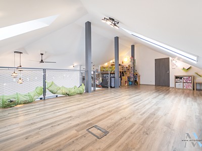 Prodej  rodinného domu 257 m², pozemek 1 805 m²