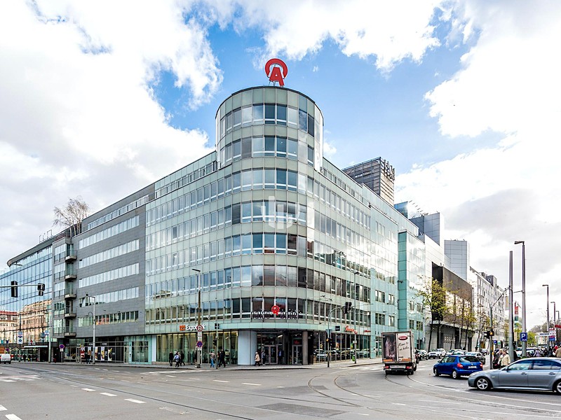 Pronájem kanceláře 375 m², Praha