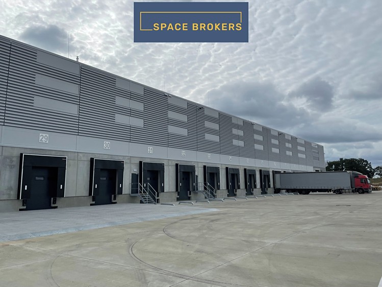 Pronájem komerčního prostoru, 5 262 m² (6 z 17)