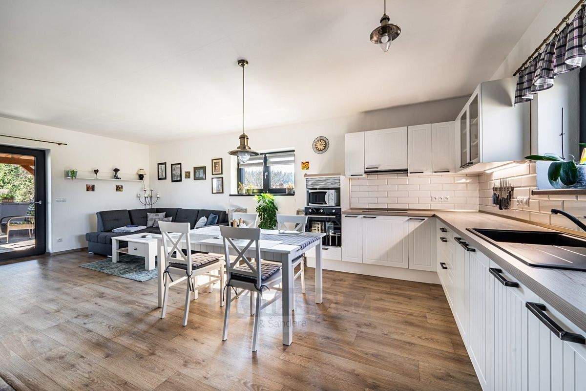 Prodej rodinného domu 121 m², pozemek 802 m² – fotografie 3