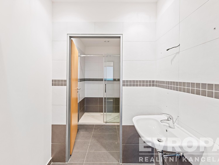 Комерційне приміщення в оренду, 883 м² (17 з 21)