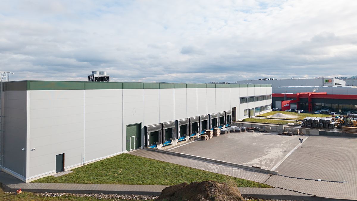 Pronájem skladového prostoru 5654 m²