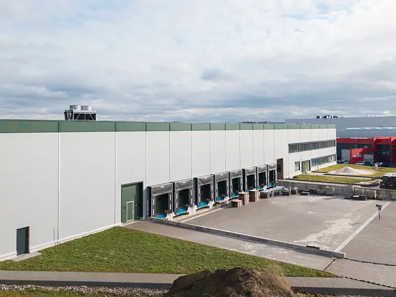 Pronájem skladového prostoru 5654 m², Nupaky – náhled fotky 1